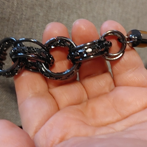 🌻Guess Black Metal Statement Necklace - Picture 2 of 6